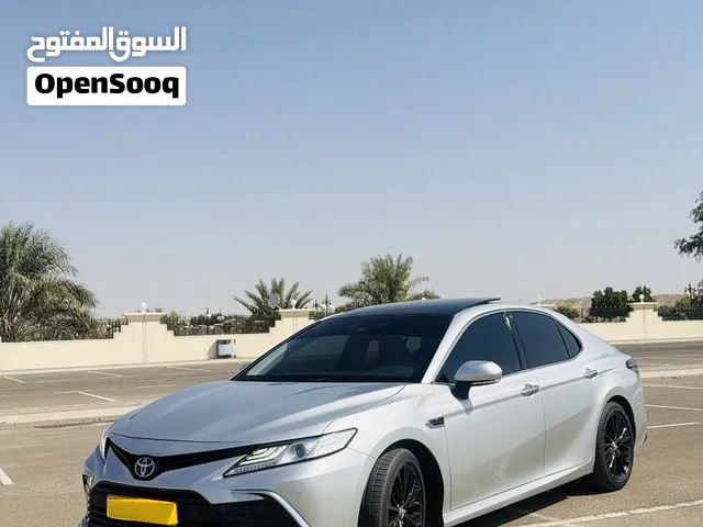 تويوتا كامري 2023خليجي 6Vقراندي بانوراما إصدار 40 عام الموتر بحالة الوكالة صبغ الوكالة دون حوادث