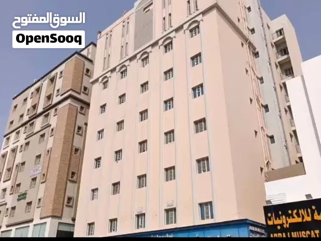 بناية للبيع فرصة استثمارية مميزة بعائد شهري قائم وموقع حيوي المعبيلة