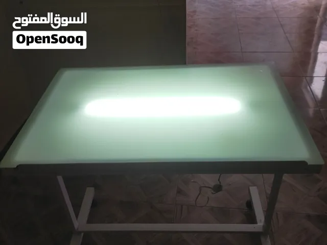 طاولة مضيئه للرسم الهندسي وبتزبط طاولة عادي