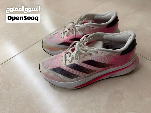 حذاء اديداس بينك رياضي