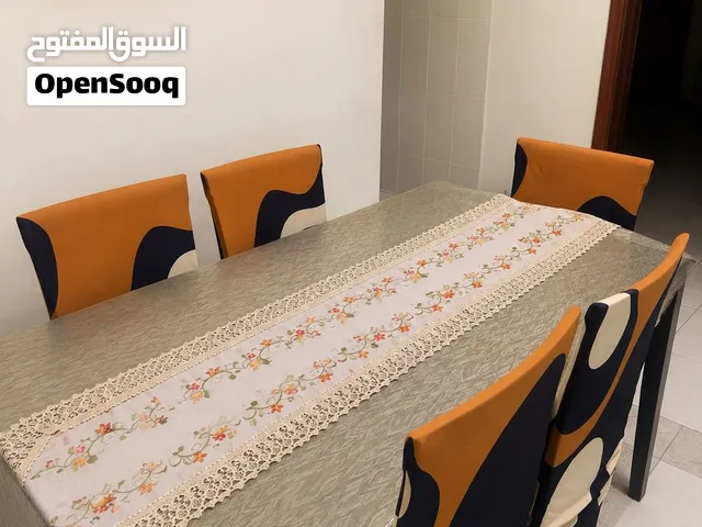 غرفة نوم كاملة مع تلفزيون وطابعة وطاوله سفره للبيع في العين