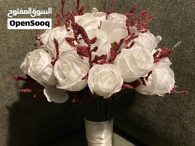 مسكة عروس بالورد الصناعي