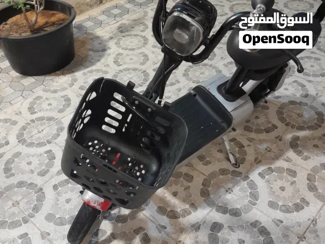 اسكوتر 36 فولت مستعمل  3كفرات  البطاريات ضعيفه تحتاج تغيير فقط  الشاحن موجود كفرات سليمه