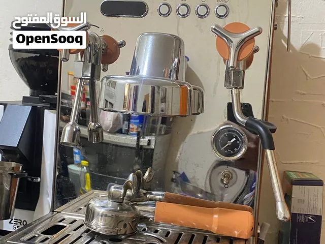 Coffee machine for both cafe and restaurant