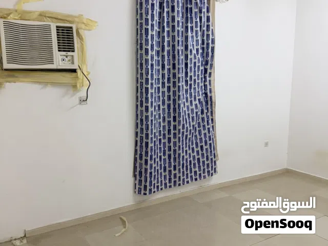 غرف مفروشة  وغير مفروشة في الخوير جنب الجامعة التقنية