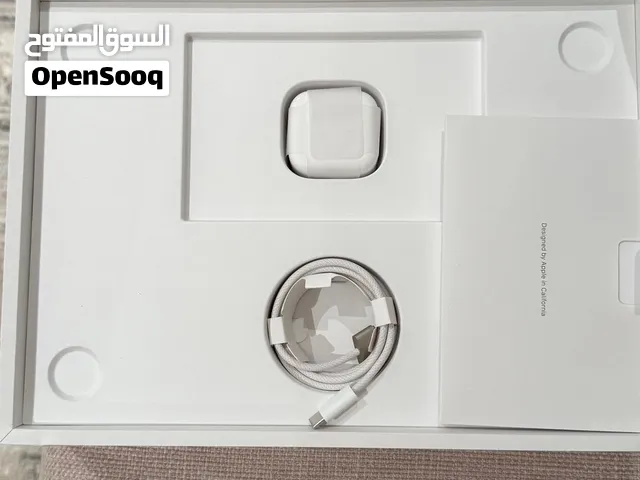 للبيع MacBook Air مقاس 13 إنش، بشريحة Apple M5، الجهاز بحالة ممتازة ونظيف جدًا استخدام شهر