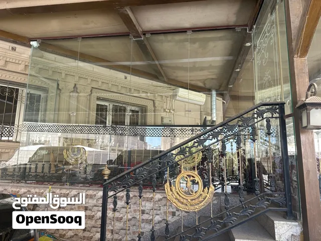 للبيع واجهة زجاج سكريت كاملة 23 قطعة بحالة ممتازة