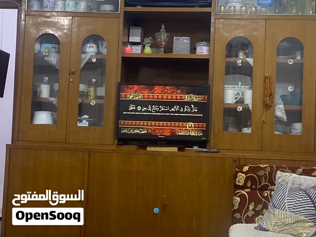 معرض خشب قسمين مقسوم