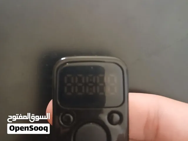 مسبحة إلكترونية رقمية باللون الأسود – شاشة وقت وعداد تسبيح قابلة للشحن