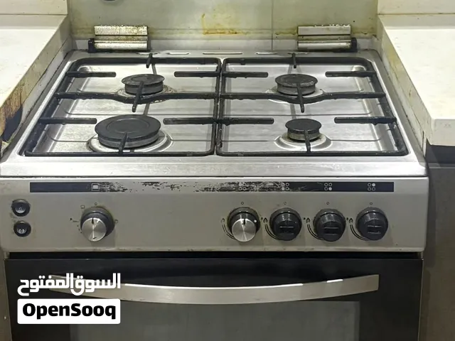 للبيع فرن غاز بحاله جيدة وشغال 4 عيون