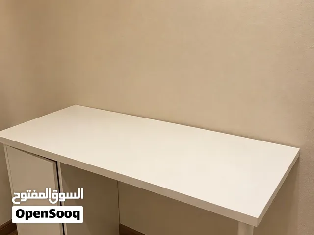 للبيع مكتبة إيكيا – أثاث مكتبي وركن دراسة