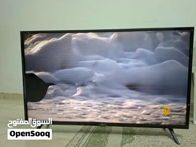 تلفاز LG للبيع الشاشة فيها كسر