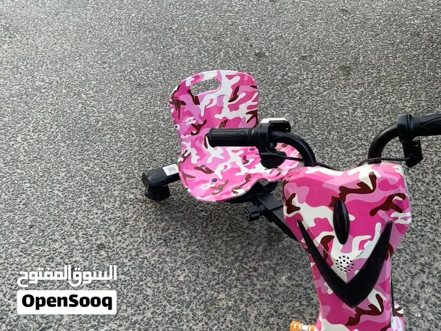 سكوتر مستعمل استعمال خفيف و مافيه اي مشكله اللون الوردي للأطفال للتواصل على الخاص او على الرقم.