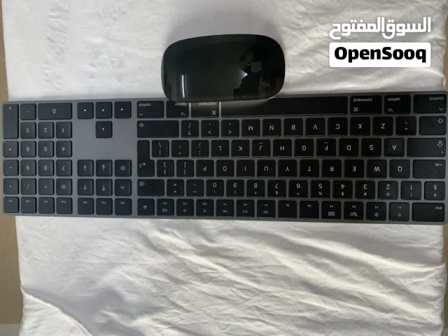 Apple mouse and keyboard in very good condition