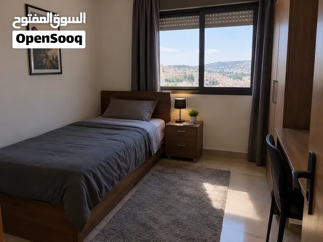 انا شاب ابحث عن سكن مشترك مع شباب (ملتزم ماديا)