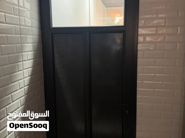 باب المنيوم بحالة ممتازة للبيع