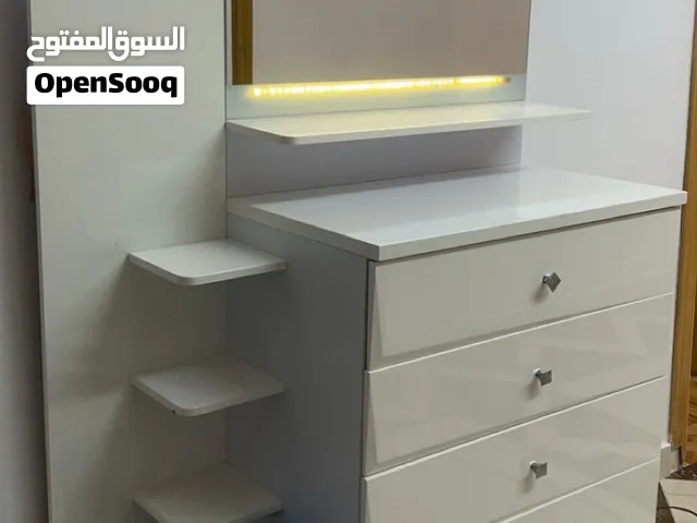 تسريحة مع أدراج ومراية LED، نظيفة جدًا،