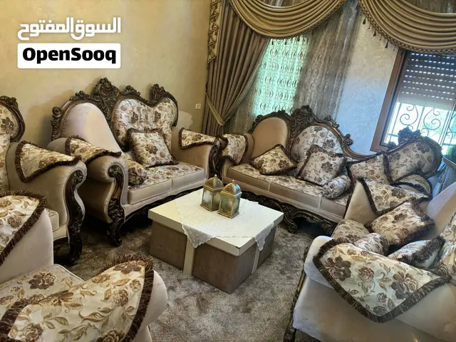 طقم كنب بحالة ممتازة 9 مقاعد