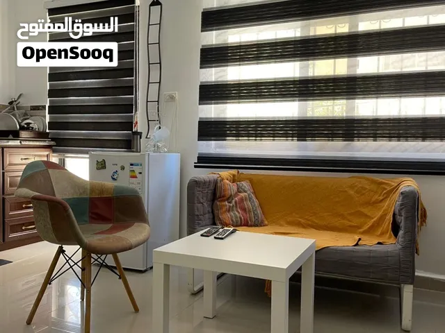 غرفة نوم وتوابعها للايجار( للبنات فقط)