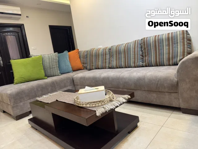 كنب قماش ووتر بروف سهل التنظيف مع سكملة خشب كامل و إلها درج