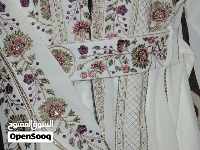 قفطان لون ايفوري سكري