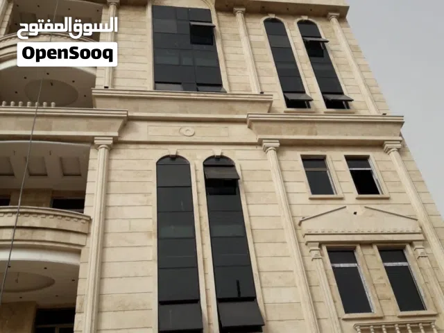 يوجد كوادر ايراني العمال الوجهيات المرمر وجميع انواع الحجر الطبيعي سعره مناسبه جدا