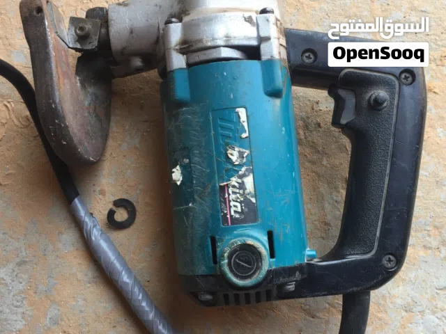 مقص لاميرة كهربائي