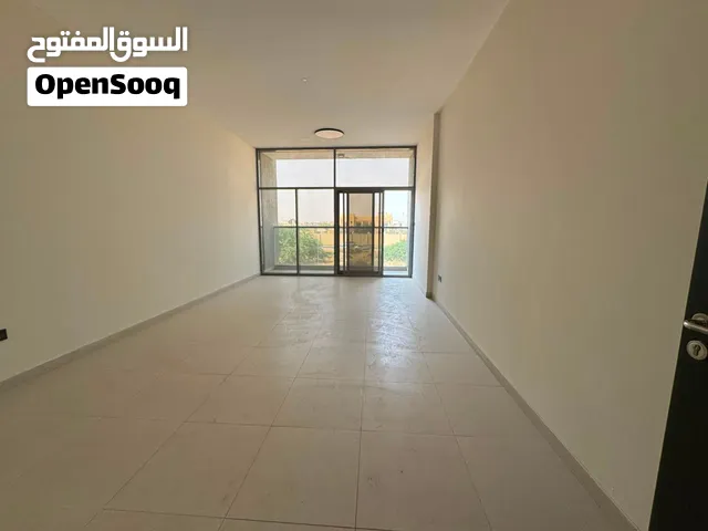 غرفتين وصالة وغرفة وصالة ببناية جديدة أول ساكن مع 3 حمام و 2 حمام وبلكون قرب جامعة عجمان بالحميدية