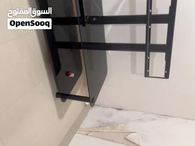 للبيع طاولة تلفزيون مستعملة