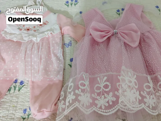 كرسي هزاز مع منام وملابس