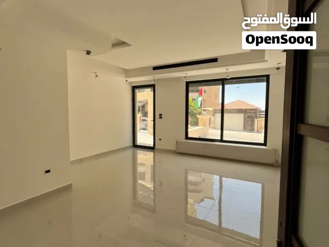 شقة طابق ارضي في ضاحية النخيل بأفخم التشطيبات الملوكية مع مكيف و تدفئة و فايربليس