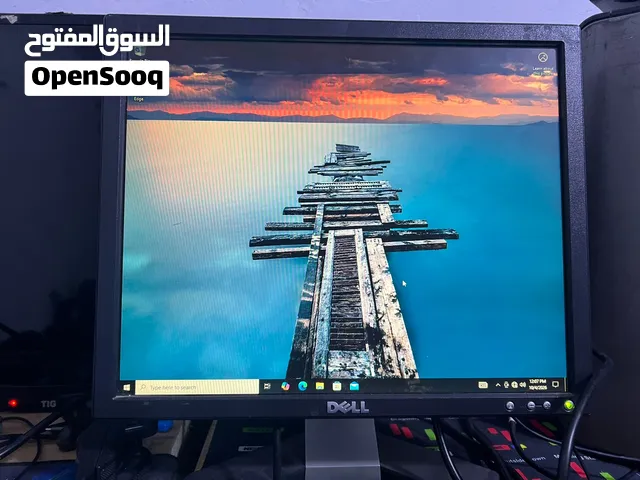 كومبيوتر مكتبي ممتاز للبيع مع كل اغراضه والسعر مغري