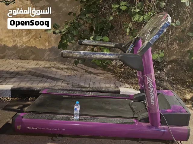 للبيع جهاز جري لايف فتنس امريكي
