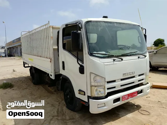 ايسوزو موديل 2014 بدون حوادث المكينه العاديه 5غيار 3طن ونص الكريل كيلومتر 450 ألف فحص سنه كامله