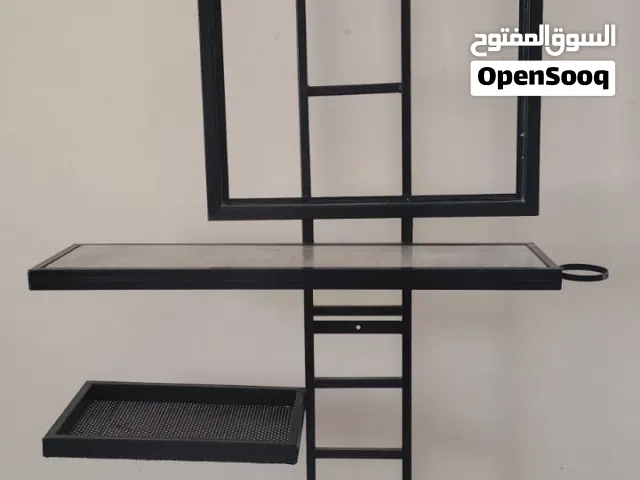 كرسي حلاقة + ستاند مرآة حديد) بحالة جيدة جداً