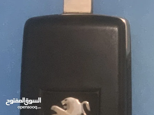 مفتاح ريموت بيجو للبيع بحاله جيده استخدام بسيط جدا