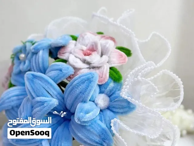 مسكة عروس قطيفة لون ازرق سماوي مقاس وسط شغل يدوي للزفاف الحجم متوسط
