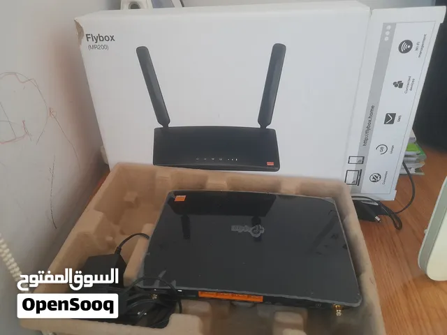 يوجد اجهزه راوتر عدد ثلاث امنيه واثنين اورنج وكاله