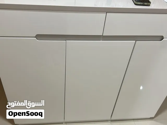 خزانة احذية شبه جديده