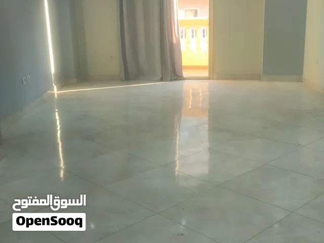 شقه للايجار داخل كومباوند هاي تاون