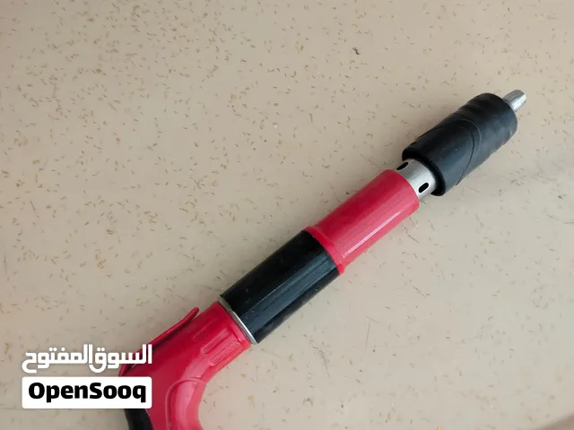 غراض للبيع المسدس كامل والمكينه مال شعر بنات وعندي كيبورد مال موبايل للبيع السعر  40وبيهن مجال