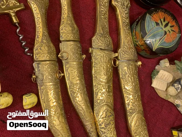 تحف وانتيكات مختلفة نحاس وغيرها