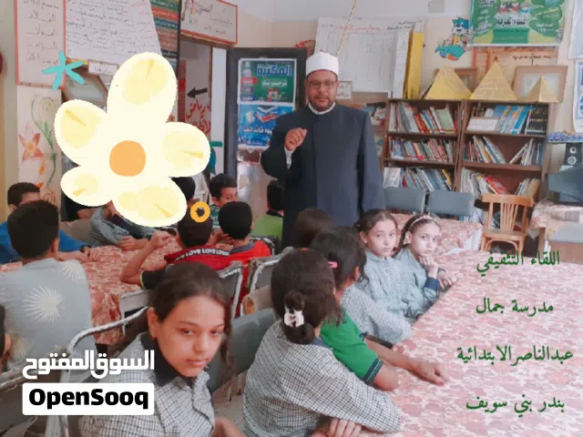 محفظ قرآن مجاز تربوي قراءات خبرة كبيرة باحث ماجستير في القراءات والفقه خبرة كبيرة في تثبيت الحفظ
