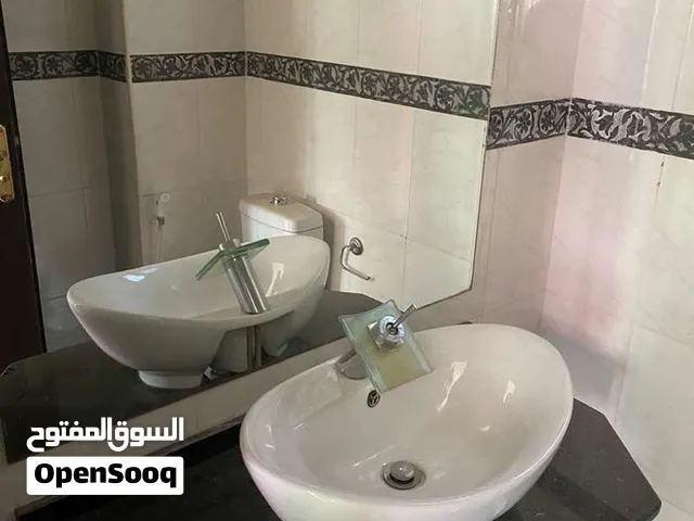 مغسلة جرانيت مع مقعد حمام