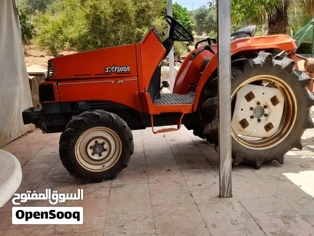 جرار زراعي مستعمل موديل 2000 بحالة جيدة للمزارعين
