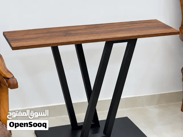 كانسول طاولة ديكور للبيع استعمال قليل يكون خشبها صاج قوي وتحكمه اعمده حديد قوية السعر 80 الف