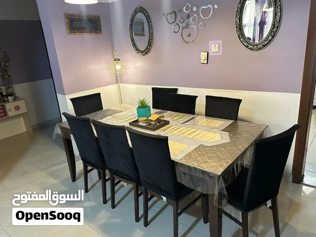8 Steater dining table set