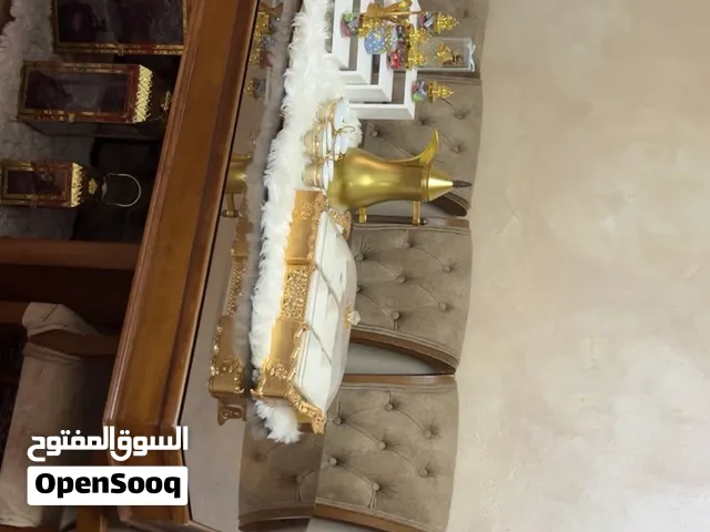 طاولة الطعام والشراب