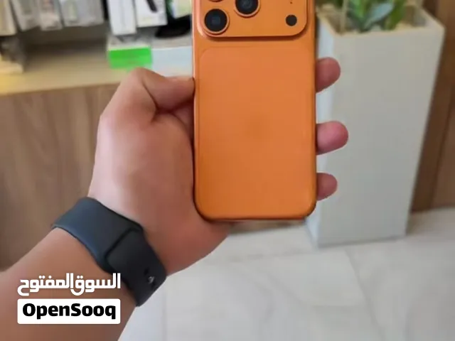 مجسم ايفون 17برو للتصوير والمنضر