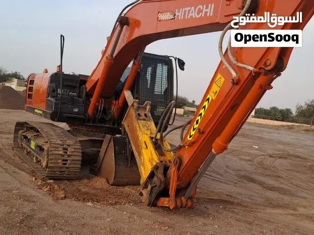 حفار هيتاشي HITACHI excavator للبيع مع عقد عمل